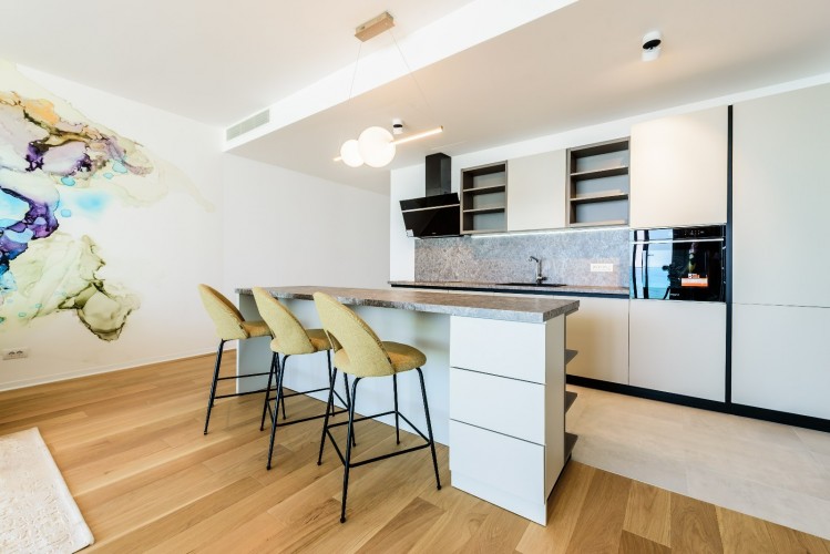 Apartament cu vedere spectaculoasa catre Marea Neagra, 4 camere Mamaia Nord,  judetul Constanta