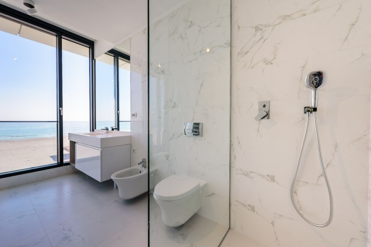 Apartament cu vedere spectaculoasa catre Marea Neagra, 4 camere Mamaia Nord,  judetul Constanta