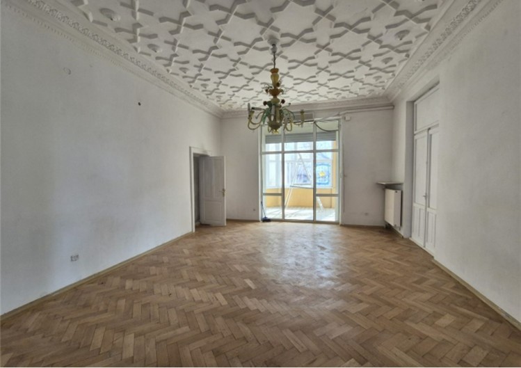 Apartament deosebit in vila interbelica &ndash; Ultracentral, zona Lascar Catargiu, Bucuresti