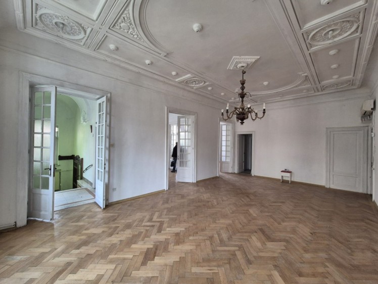 Apartament deosebit in vila interbelica &ndash; Ultracentral, zona Lascar Catargiu, Bucuresti