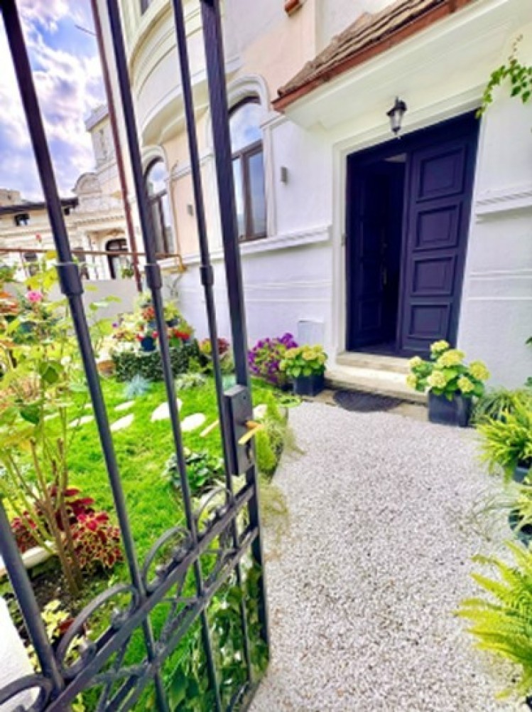 Apartament in vila de vanzare 4 camere zona Universitate - Coltei, Bucuresti 118 mp