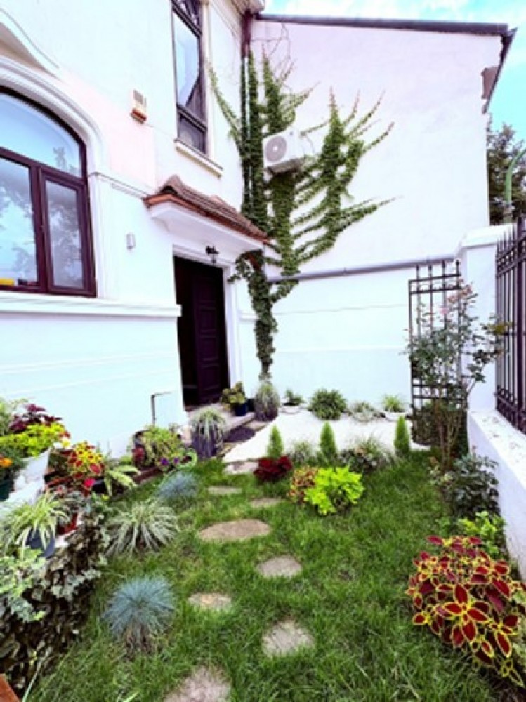 Apartament in vila de vanzare 4 camere zona Universitate - Coltei, Bucuresti 118 mp