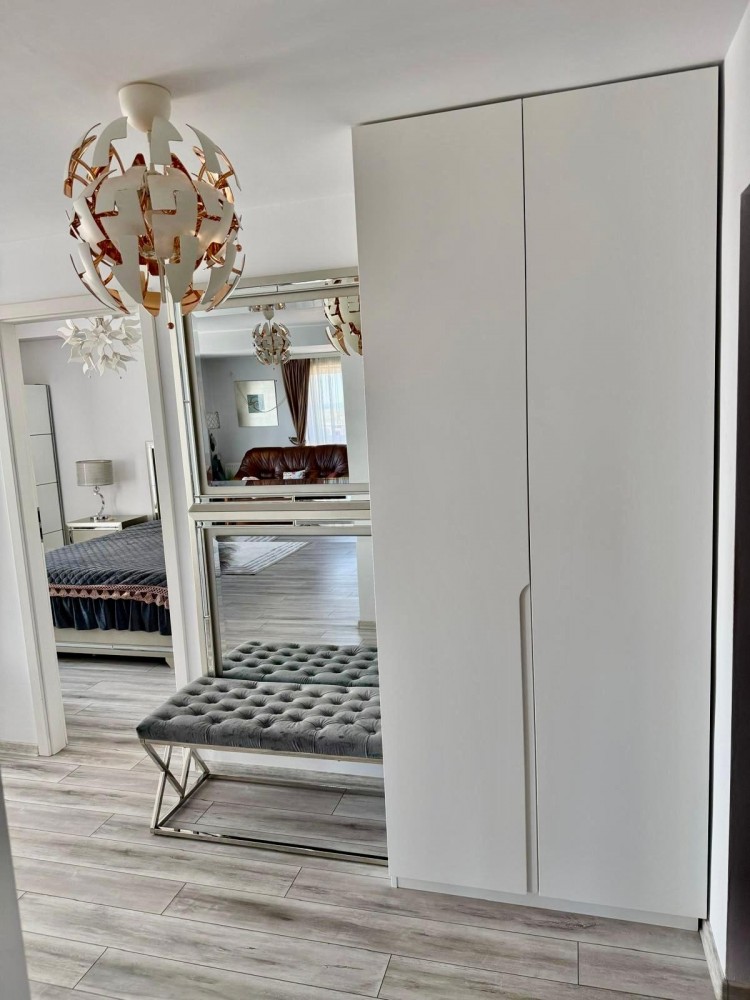 Apartament luminos de inchiriat 2 camere plus birou si 2 terase zona Pipera - OMW, Bucuresti