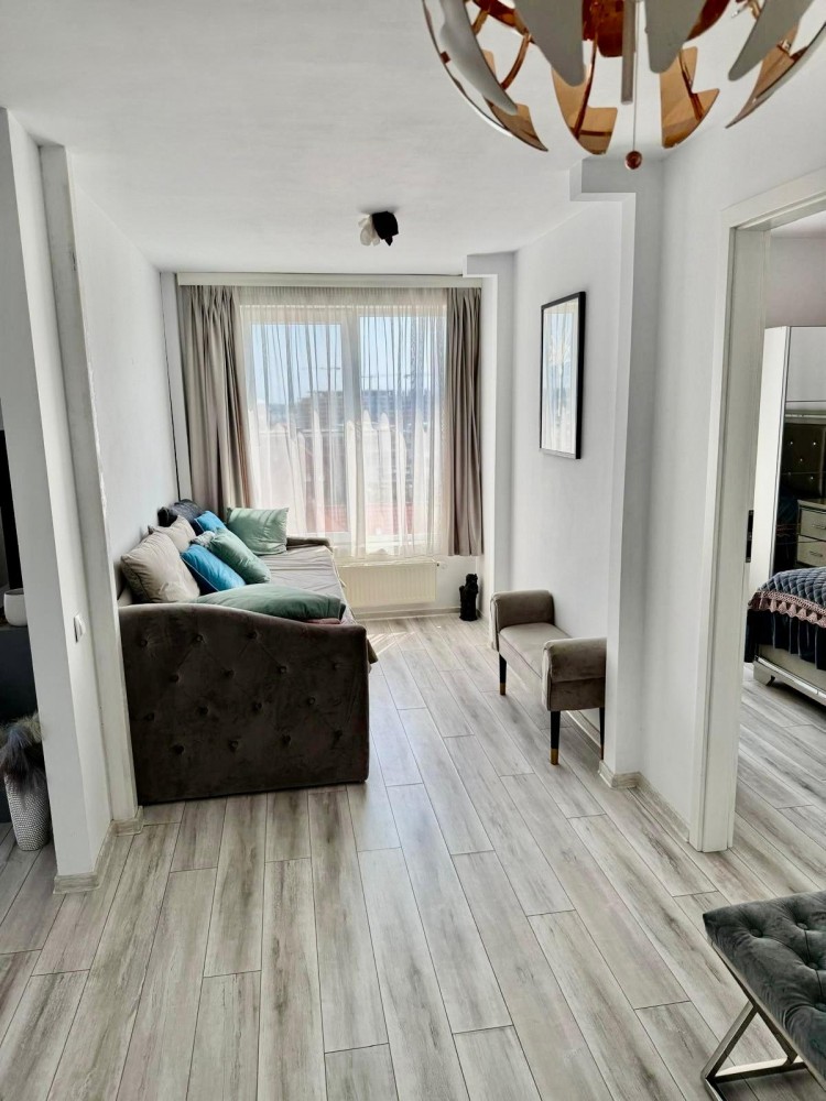 Apartament luminos de inchiriat 2 camere plus birou si 2 terase zona Pipera - OMW, Bucuresti
