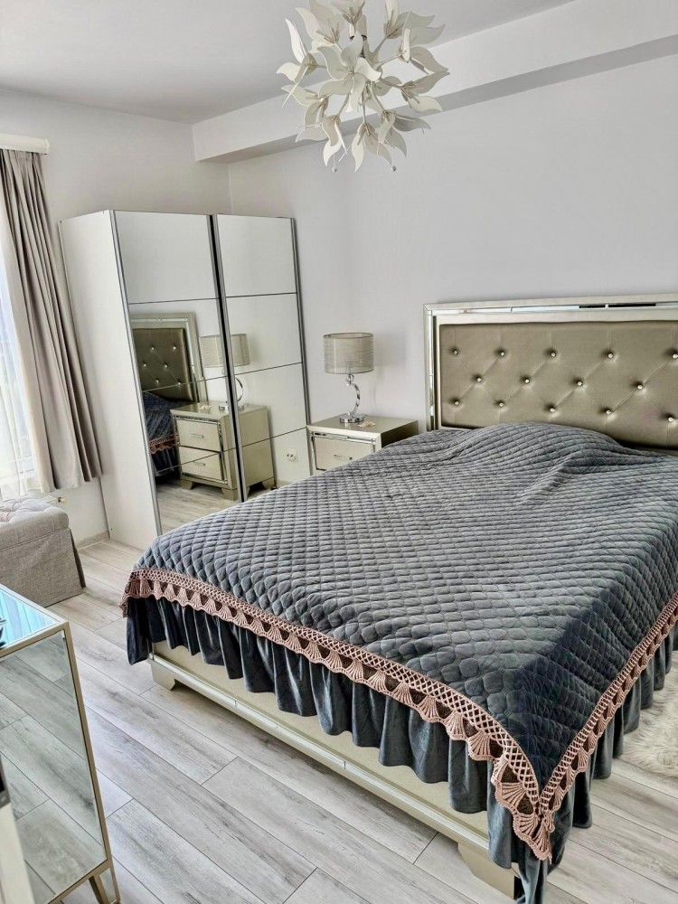 Apartament luminos de inchiriat 2 camere plus birou si 2 terase zona Pipera - OMW, Bucuresti