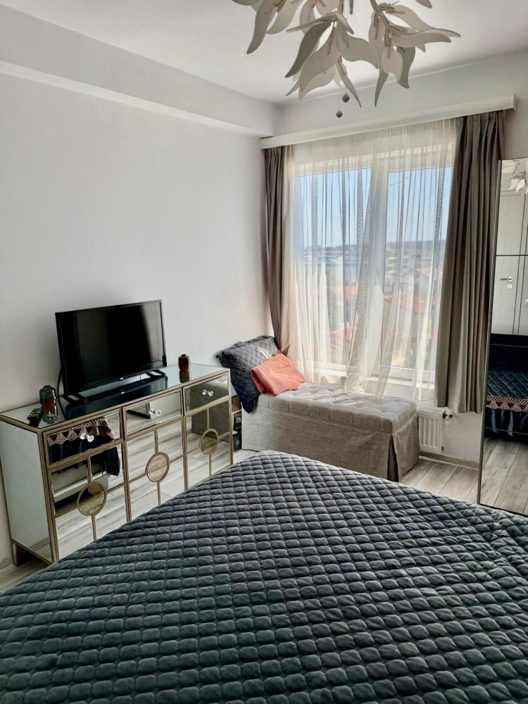 Apartament luminos de inchiriat 2 camere plus birou si 2 terase zona Pipera - OMW, Bucuresti