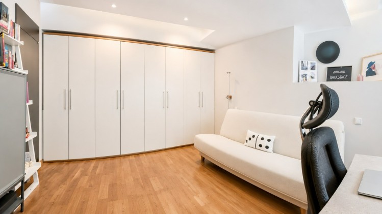 Apartament premium cu gradina privata 180 mp utili piscina zona Padurea Baneasa, Bucuresti