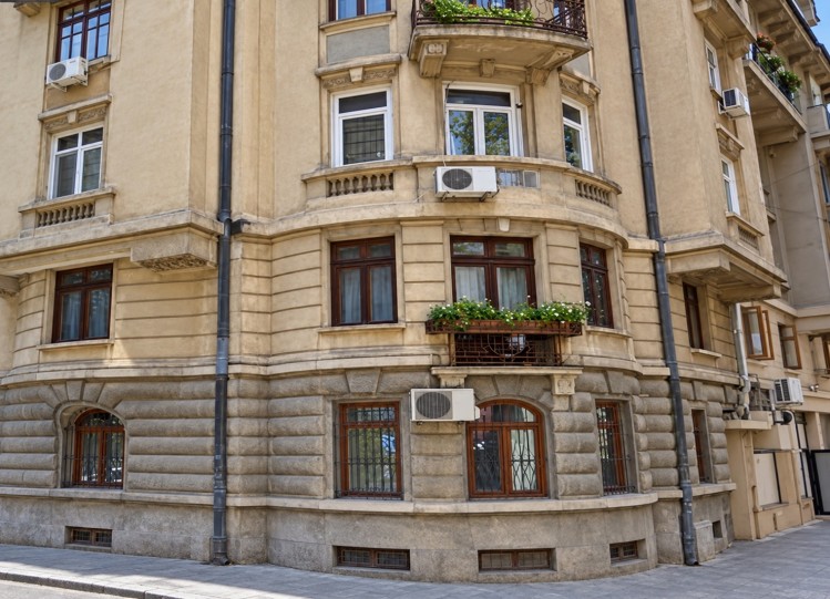 Apartament pretabil activitati comerciale disponibile spre inchiriat zona Ateneul Roman