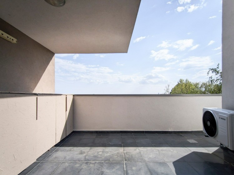 Apartament tip penthouse de inchiriat 3 camere, 2 terase si 2 locuri de parcare, zona Pipera, Bucuresti, 123 mp