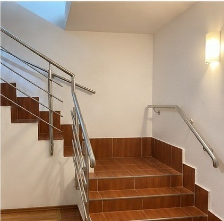 Casa de vanzare 3 camere cu spatiu comercial si curte zona Aviatiei, Bucuresti