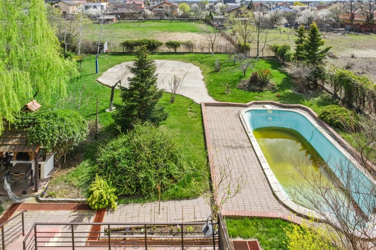 House for sale 7 rooms generous courtyard Corbenaca, Ilfov county 726 sqm