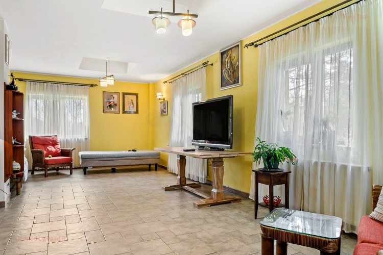 House for sale 7 rooms generous courtyard Corbenaca, Ilfov county 726 sqm