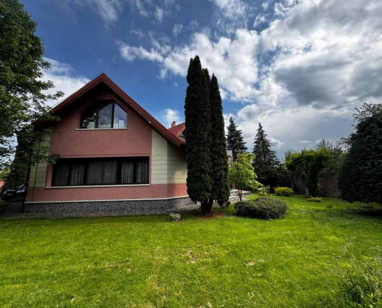Domeniu multifamilial/ pensiune, localitatea Cornu, judetul Prahova