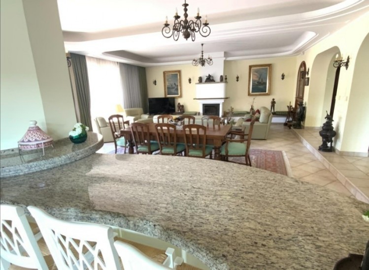 Domeniu multifamilial/ pensiune, localitatea Cornu, judetul Prahova