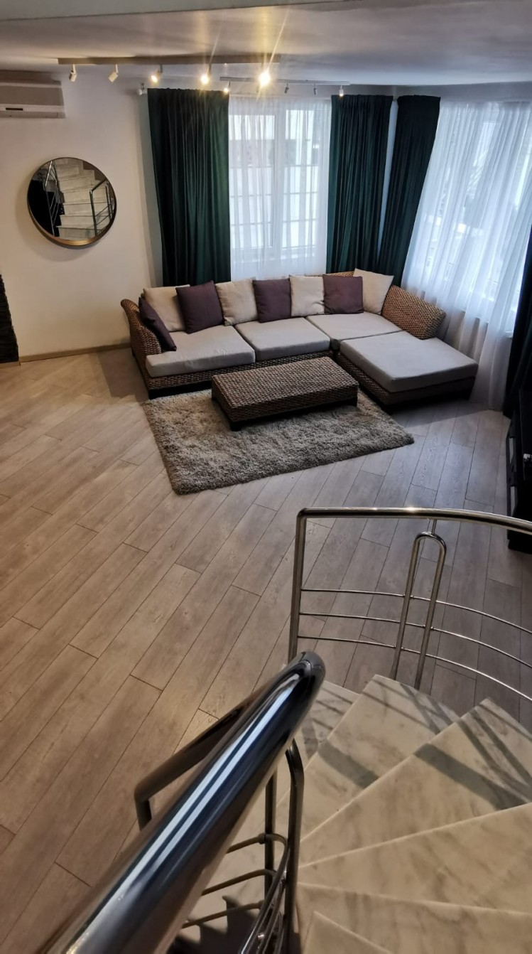 Duplex de inchiriat 5 camere zona Herastrau, Bucuresti 190 mp