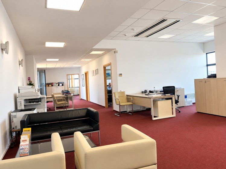 Office building for rent in Victoriei Square area, Bucharest 1.539 mp