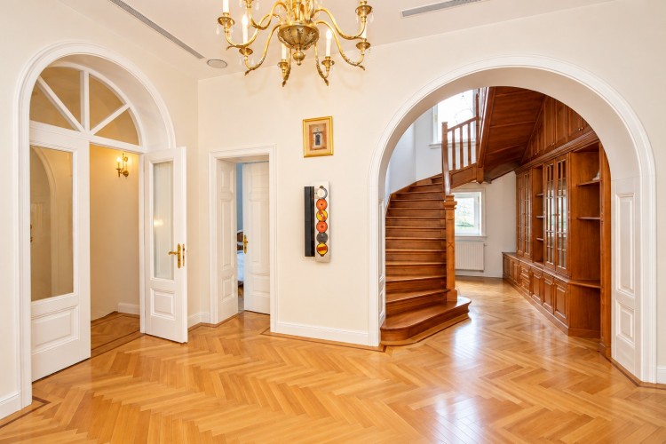Oportunitate exceptionala: 2 apartamente in vila cu arhitectura de vanzare Parcelarea Filipescu, Bucuresti