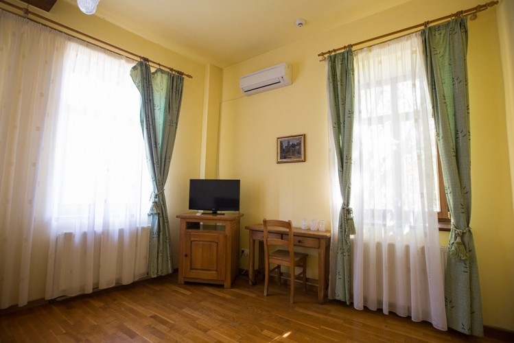 Cosy and beautiful guesthouse for sale Timisoara area, Timis county