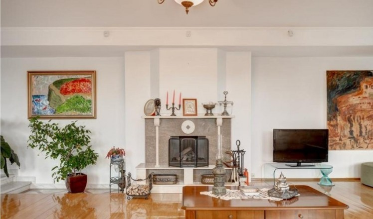 Exceptional property for sale with swimming pool and tennis court, 14 rooms Sisesti area, Bucharest