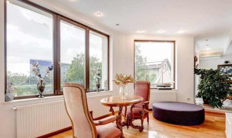 Exceptional property for sale with swimming pool and tennis court, 14 rooms Sisesti area, Bucharest