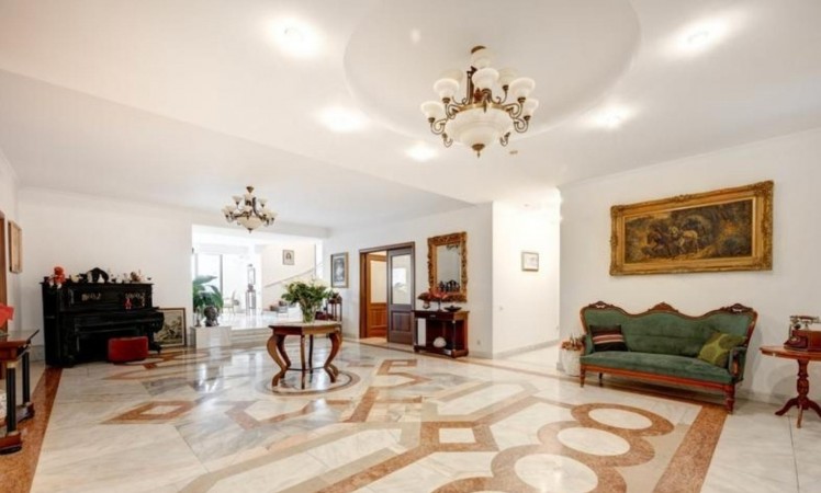 Exceptional property for sale with swimming pool and tennis court, 14 rooms Sisesti area, Bucharest