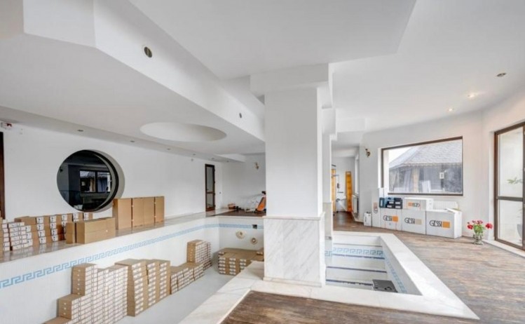 Exceptional property for sale with swimming pool and tennis court, 14 rooms Sisesti area, Bucharest