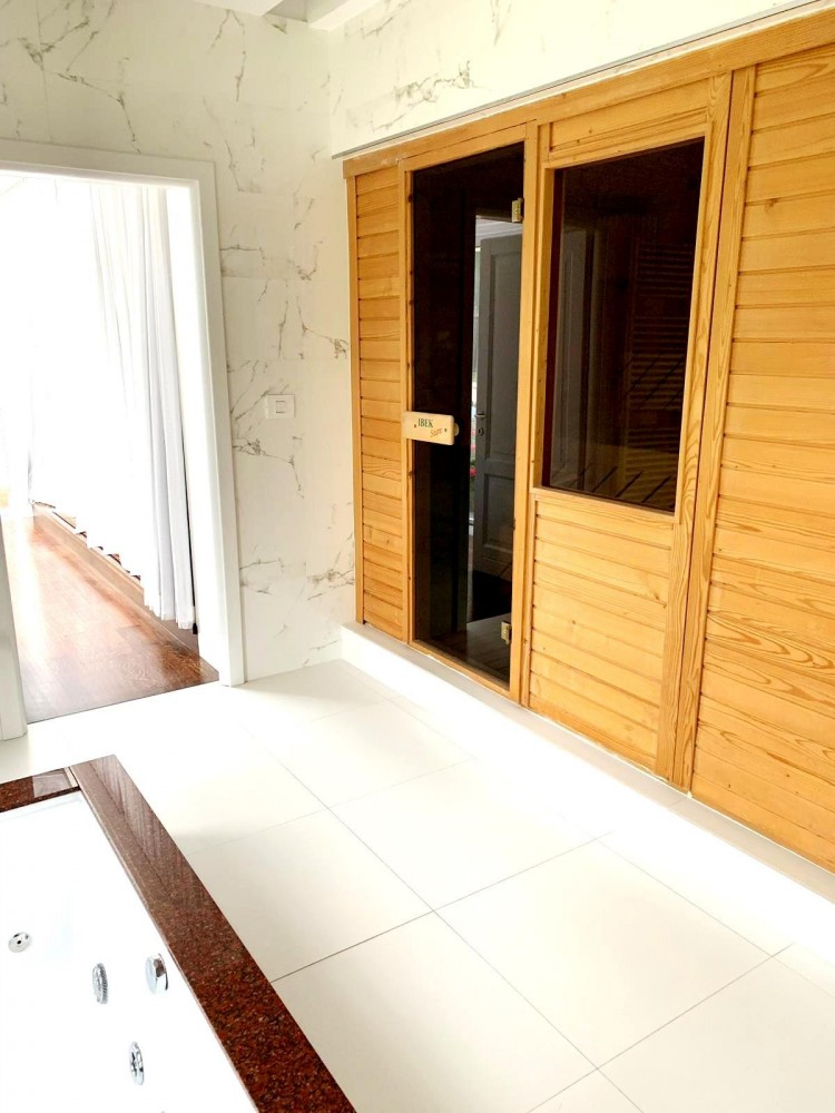 Exclusive estate with tennis court and heated pool in Iancu Nicolae - Baneasa