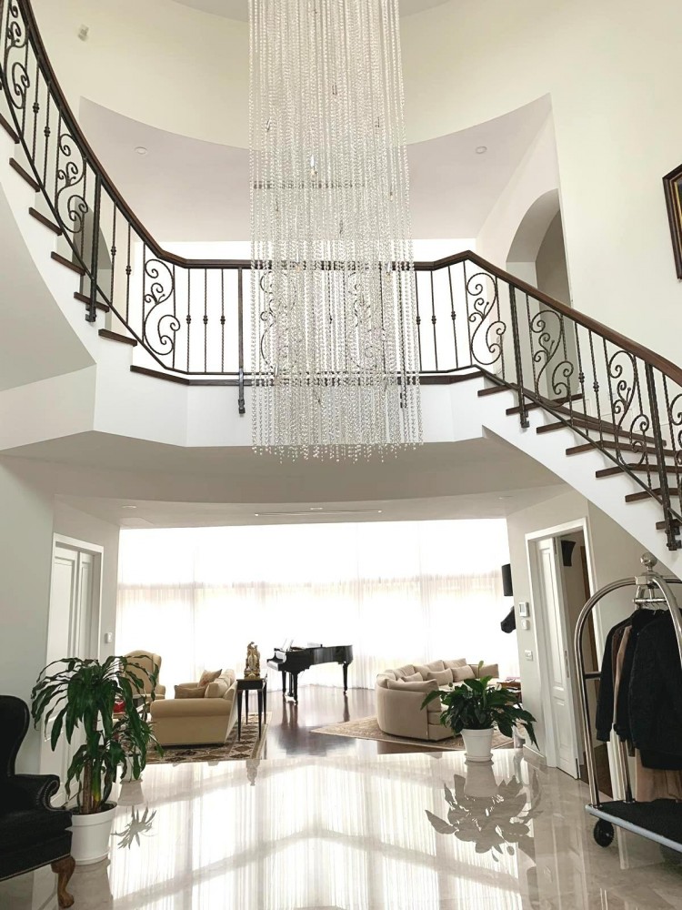 Exclusive estate with tennis court and heated pool in Iancu Nicolae - Baneasa