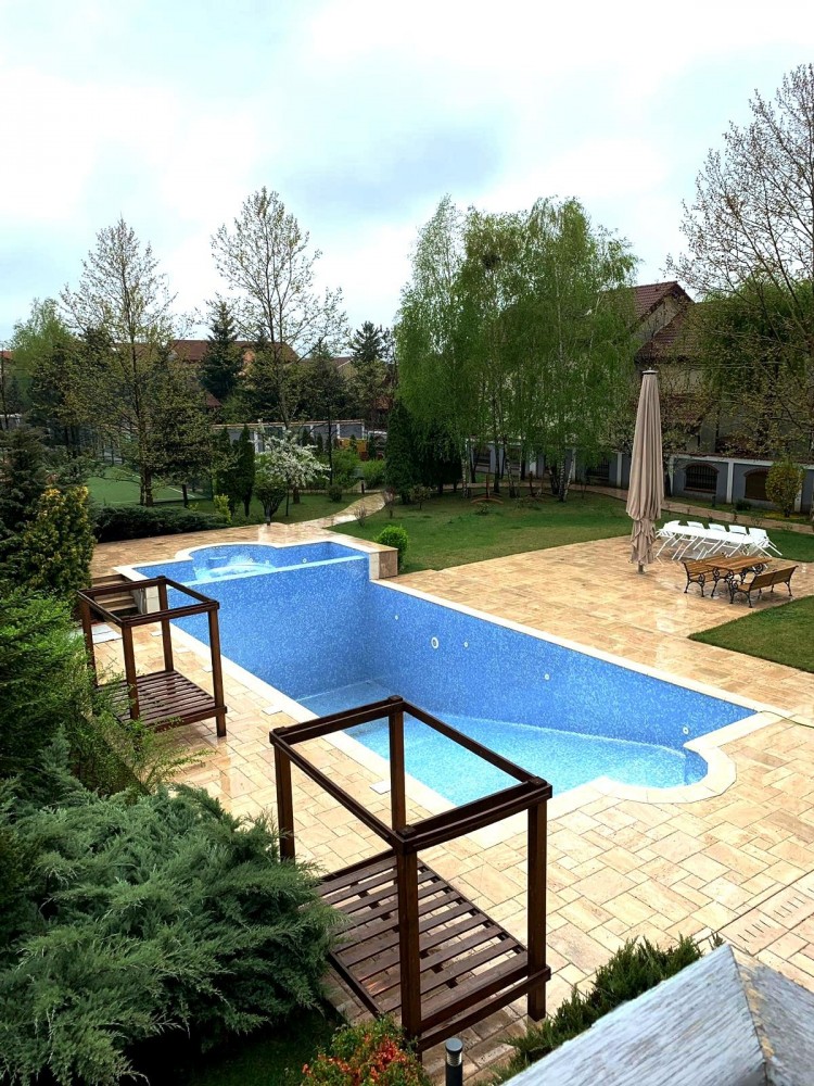 Exclusive estate with tennis court and heated pool in Iancu Nicolae - Baneasa