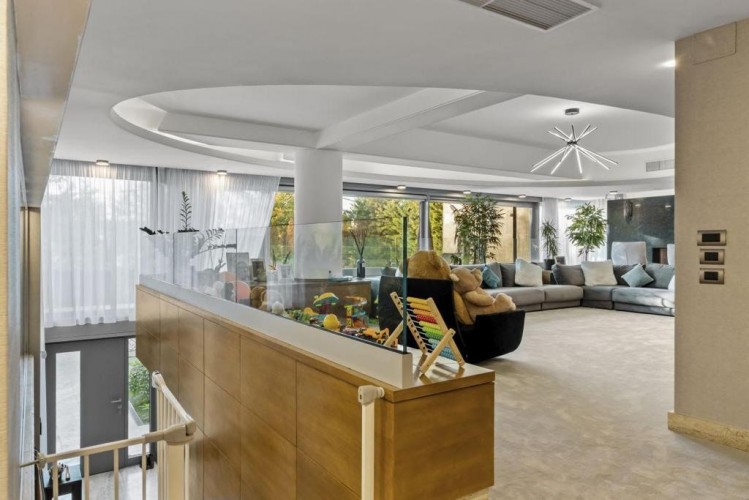 Spectacular property for sale on the shore of lake Floreasca, Bucharest