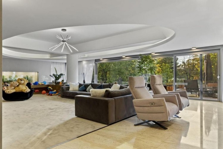 Spectacular property for sale on the shore of lake Floreasca, Bucharest