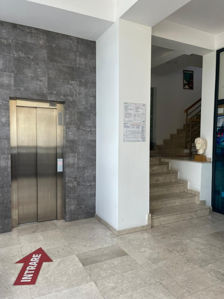 Spatii birouri de inchiriat zona Calea Grivitei, Bucuresti 989.9 mp