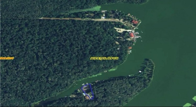 Land for sale with 70 meters of frontage on Lake Snagov, located at the edge of the forest.