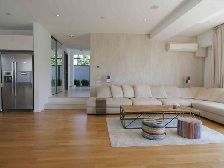 Vila individuala cu terasa circulabila superba, cu piscina si garaj dublu &ndash; Corbeanca, judetul Ilfov