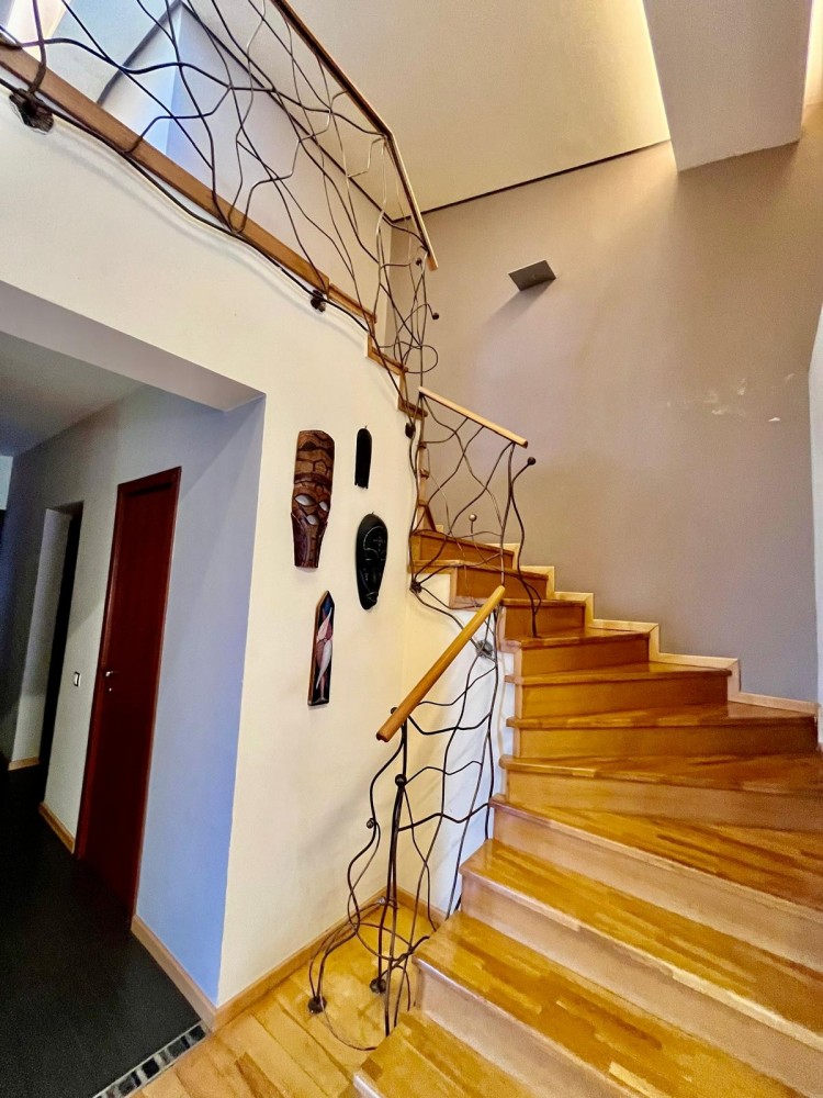 Vila cocheta de vanzare 5 camere Pipera, Bucuresti 300 mp
