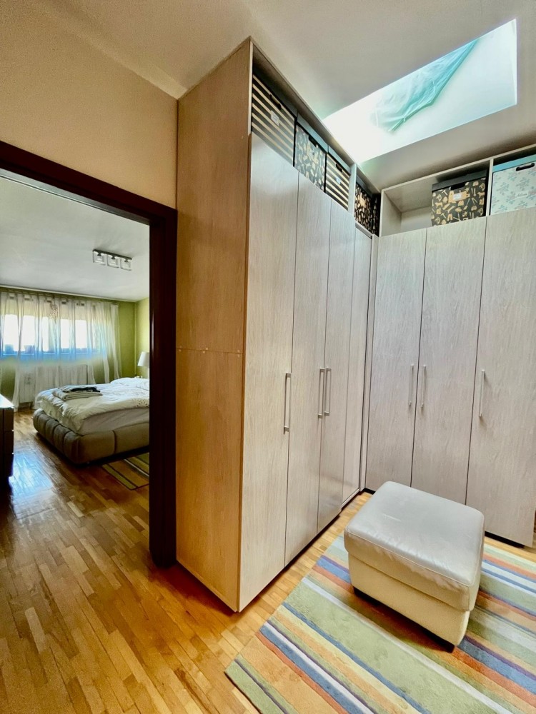 Vila cocheta de vanzare 5 camere Pipera, Bucuresti 300 mp