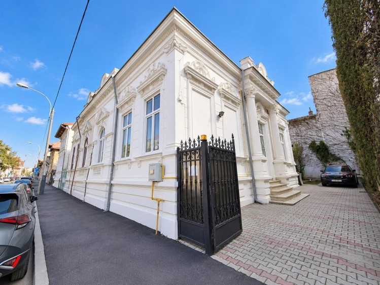 5 room villa with special architecture Ultracentral - Victoriei Square area, Bucharest