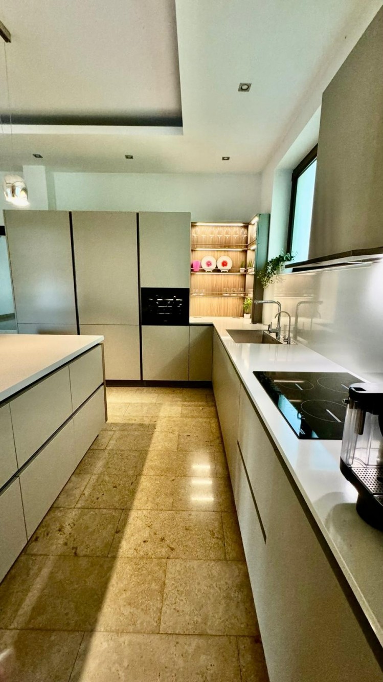 Vila cu arhitectura moderna de vanzare 6 camere zona Pipera - Iancu Nicolae, Bucuresti