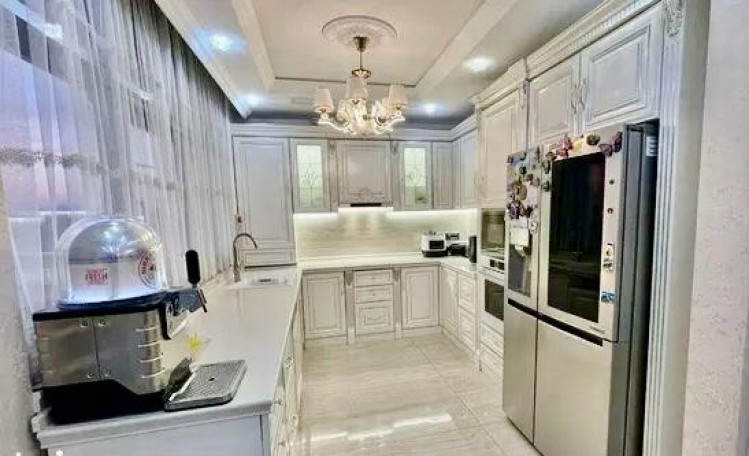 Villa with lake front for sale 8 rooms Baneasa - Sisesti, Bucharest
