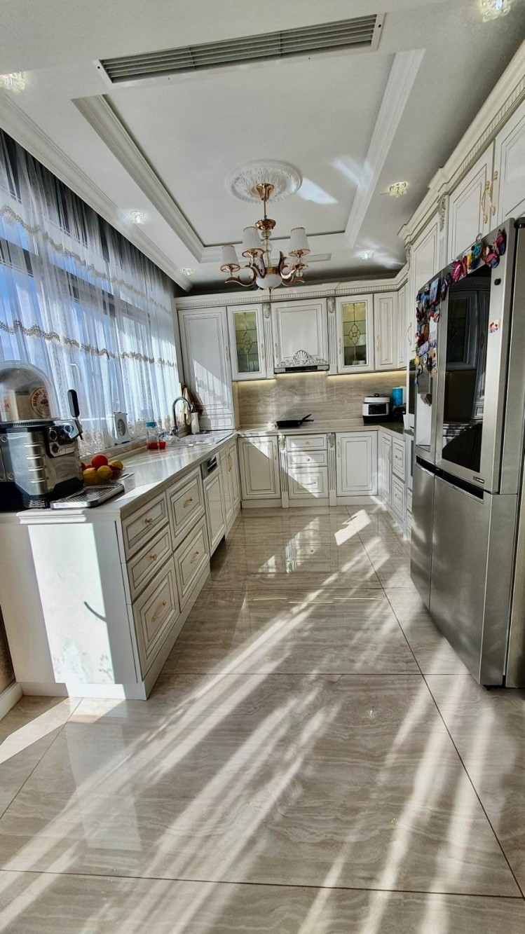 Villa with lake front for sale 8 rooms Baneasa - Sisesti, Bucharest