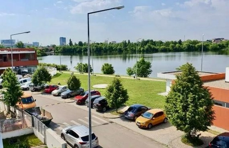 Villa with lake front for sale 8 rooms Baneasa - Sisesti, Bucharest