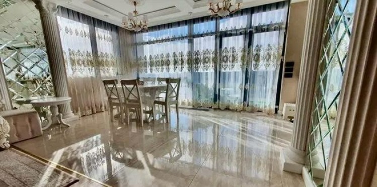 Villa with lake front for sale 8 rooms Baneasa - Sisesti, Bucharest