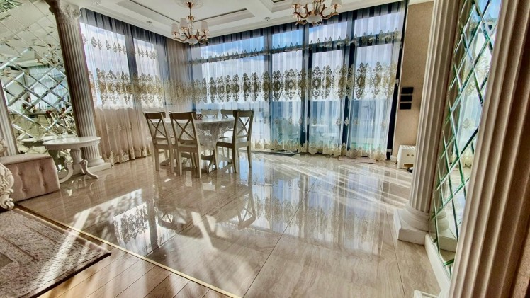 Villa with lake front for sale 8 rooms Baneasa - Sisesti, Bucharest