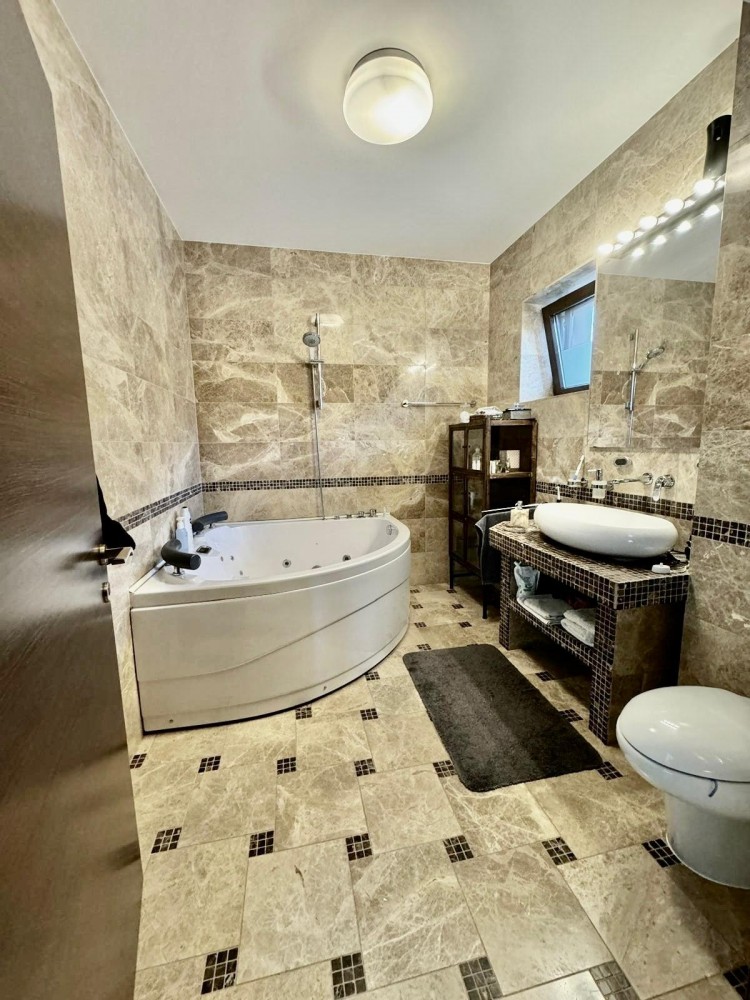 Vila cu piscina de inchiriat 5 camere zona Iancu Nicolae- British School, Bucuresti