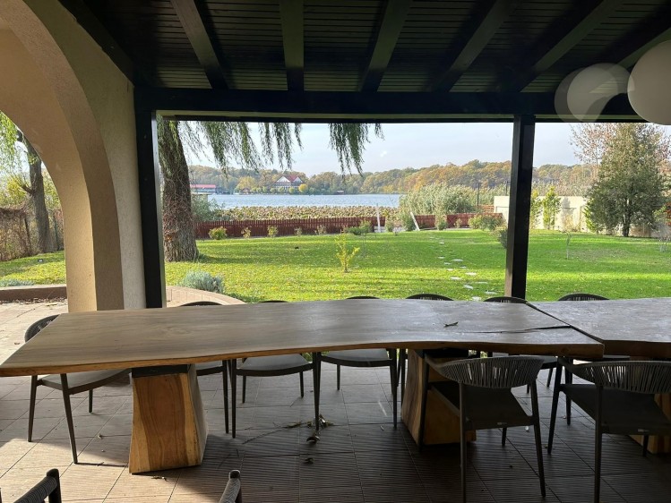 Vila cu piscina de inchiriat pe malul lacului Snagov, Ilfov