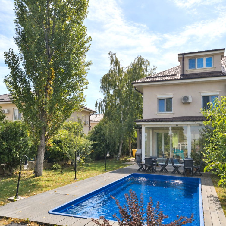 Vila  cu piscina incalzita si teren generos de vanzare, zona Corbeanca Park, judetul Ilfov