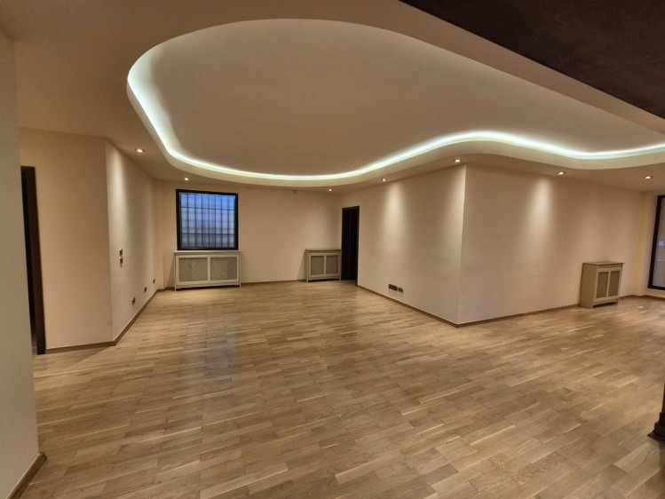 Vila cu piscina interioara, incalzita de vanzare zona Baneasa, Bucuresti