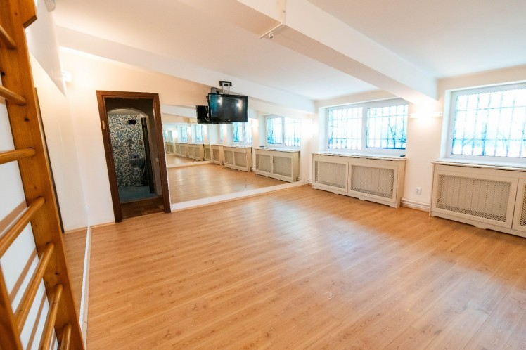 Vila cu piscina interioara, incalzita de vanzare zona Baneasa, Bucuresti