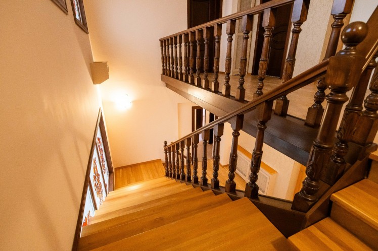 Vila cu piscina interioara, incalzita de vanzare zona Baneasa, Bucuresti