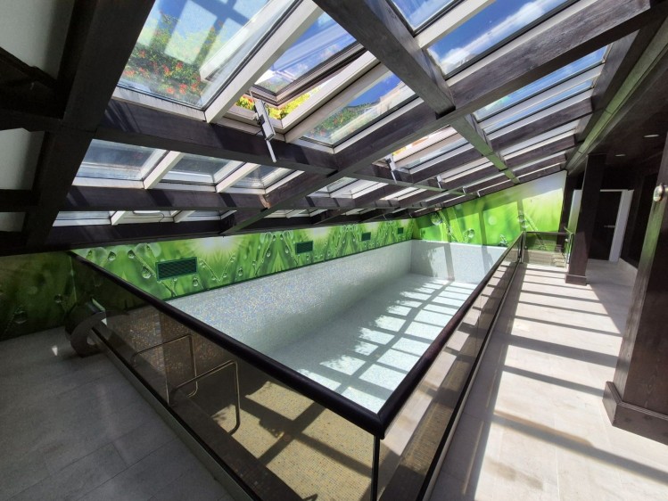 Vila cu piscina interioara, incalzita de vanzare zona Baneasa, Bucuresti